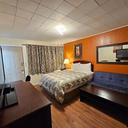 Parkway Motel & European Lodges Pincher Creek Exterior photo